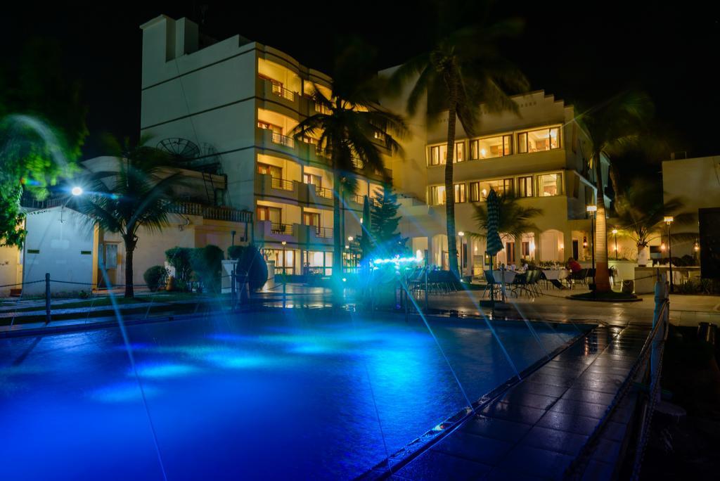 Quality Inn Palms Gandhidham Ngoại thất bức ảnh