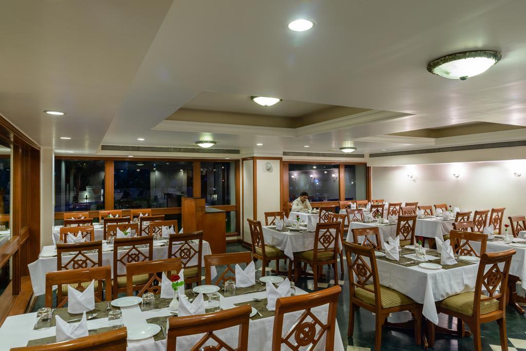Quality Inn Palms Gandhidham Ngoại thất bức ảnh