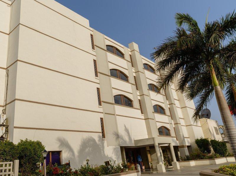 Quality Inn Palms Gandhidham Ngoại thất bức ảnh