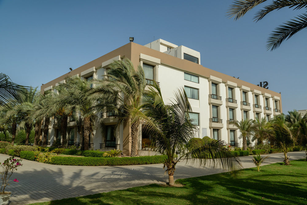 Quality Inn Palms Gandhidham Ngoại thất bức ảnh