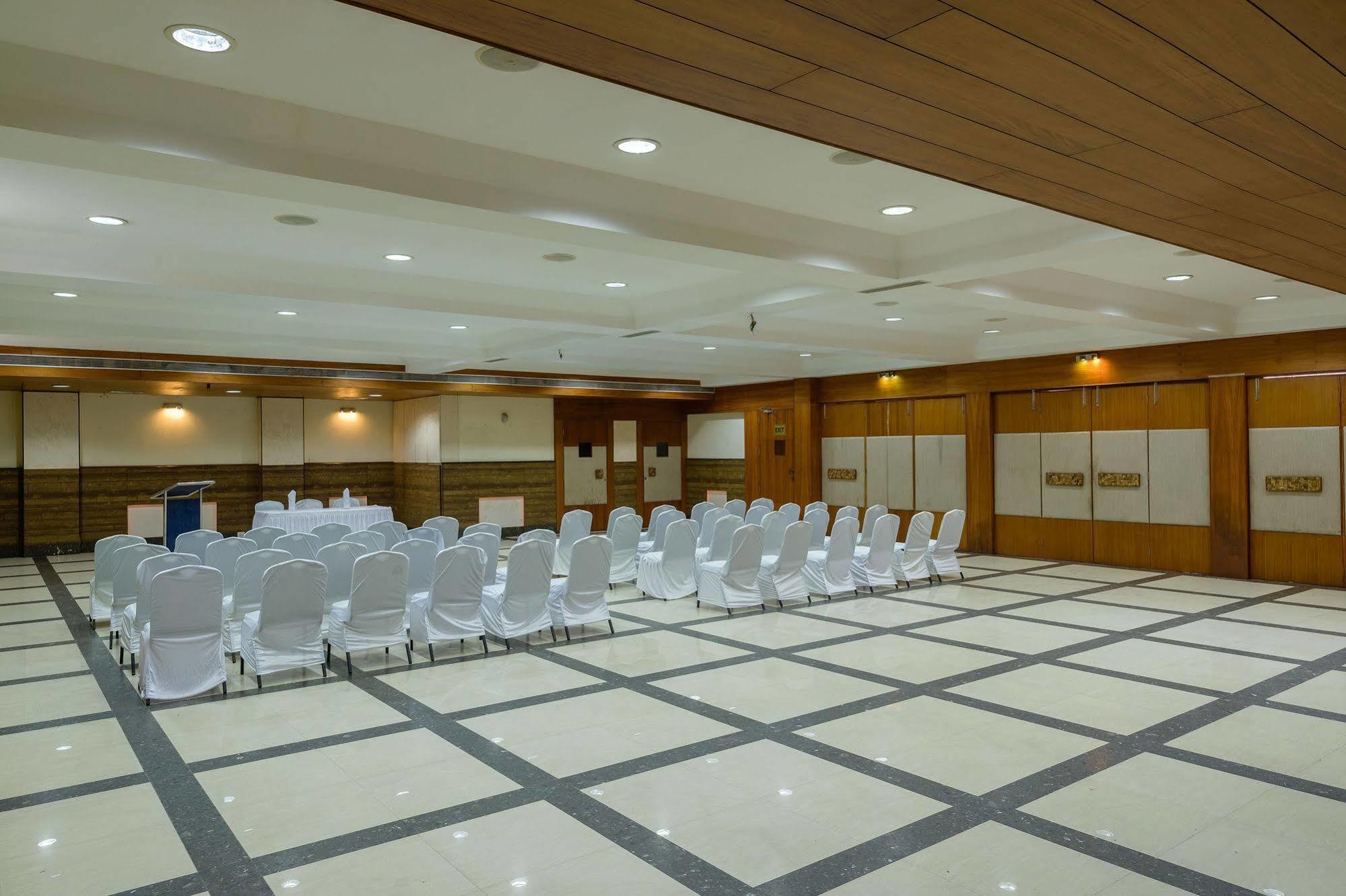 Quality Inn Palms Gandhidham Ngoại thất bức ảnh