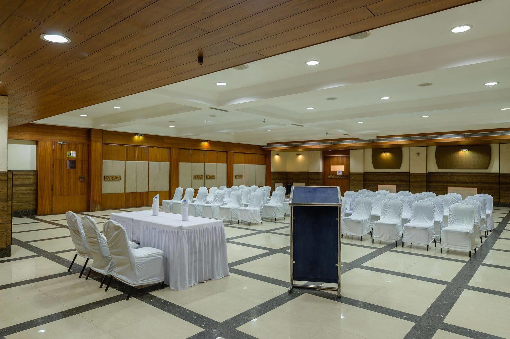 Quality Inn Palms Gandhidham Ngoại thất bức ảnh