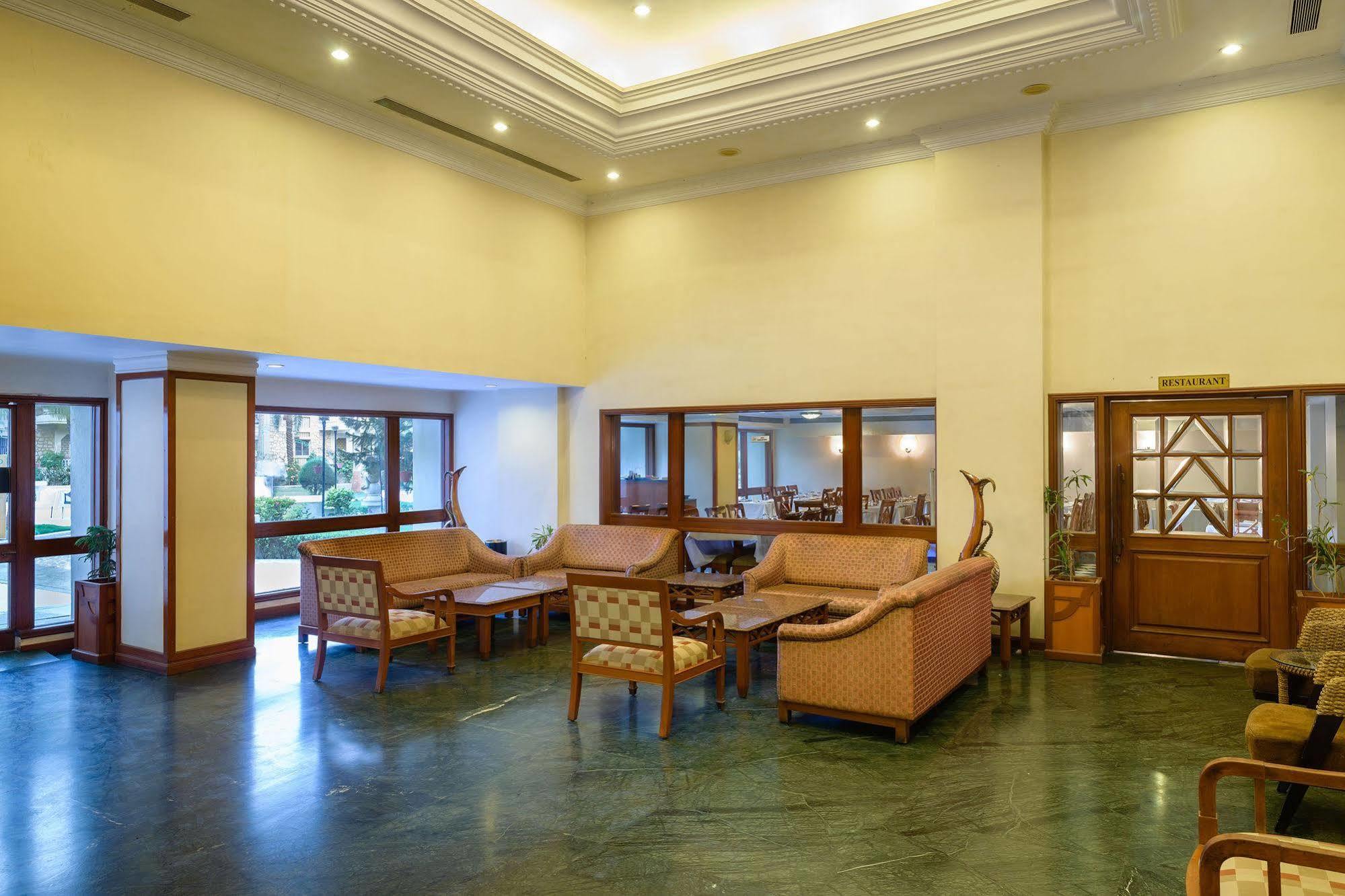 Quality Inn Palms Gandhidham Ngoại thất bức ảnh