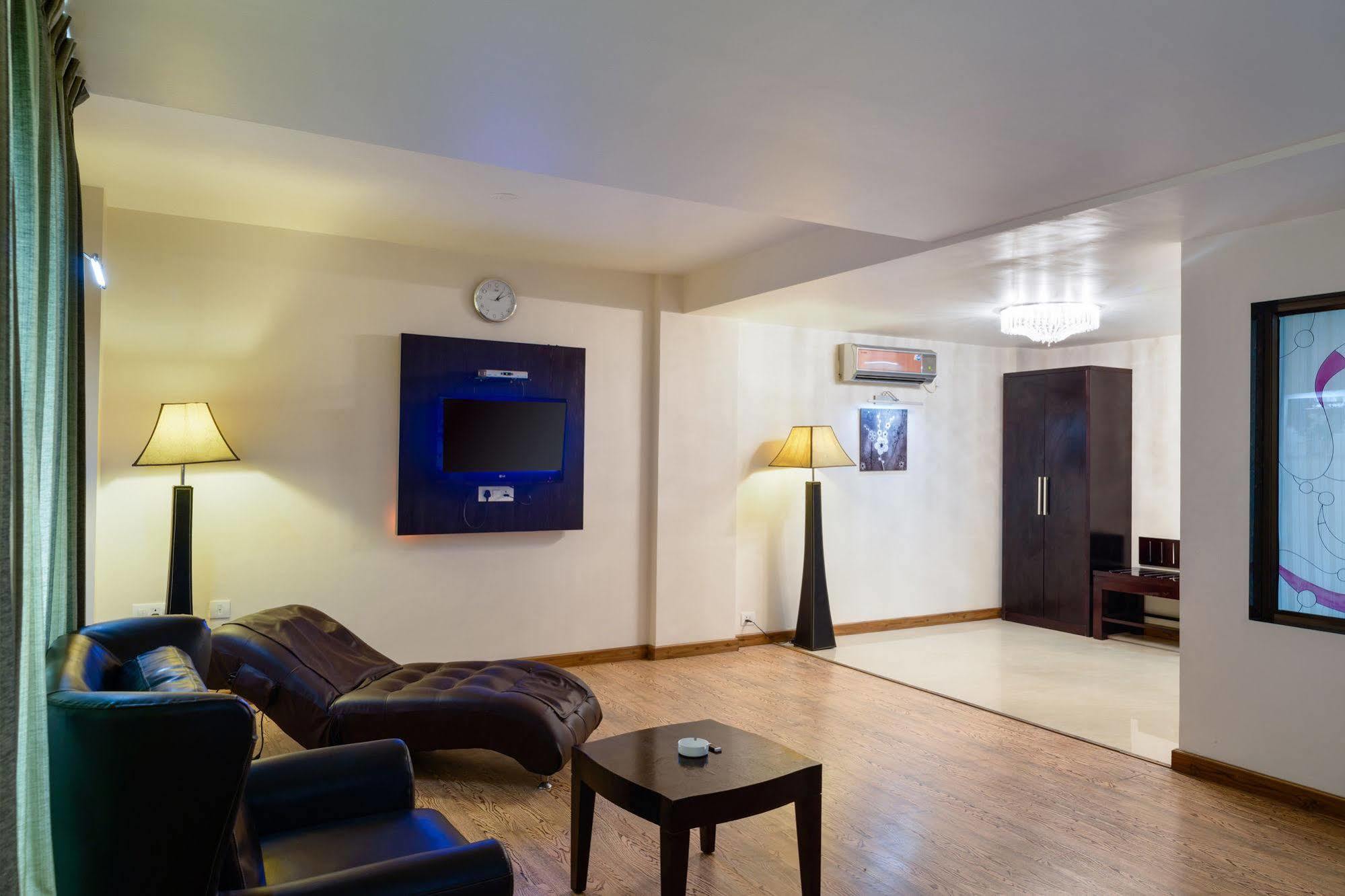 Quality Inn Palms Gandhidham Ngoại thất bức ảnh
