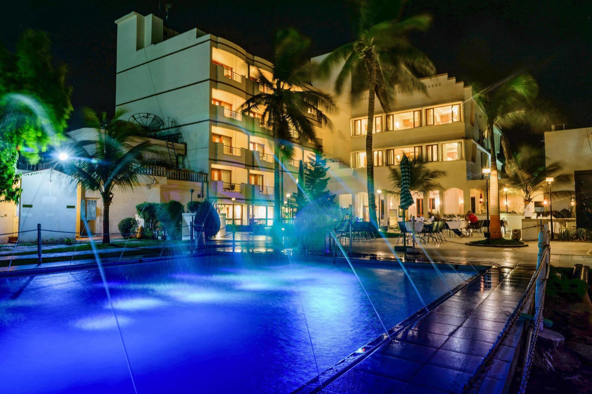 Quality Inn Palms Gandhidham Ngoại thất bức ảnh